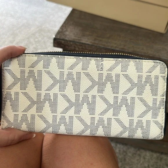 Michael Kors White and Blue wallet - Picture 3 of 5